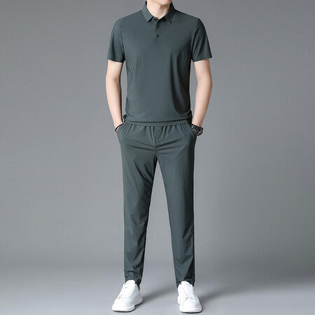 Herren Sportliches Ensemble aus atmungsaktiver Poloshirt und Jogginghose Echoarchiv