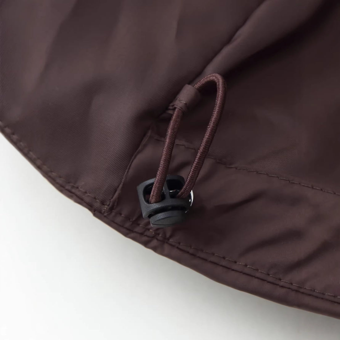 Damen Kurz geschnittene Steppjacke mit extrabreitem Schalkragen und wattierter Kapuze Echoarchiv