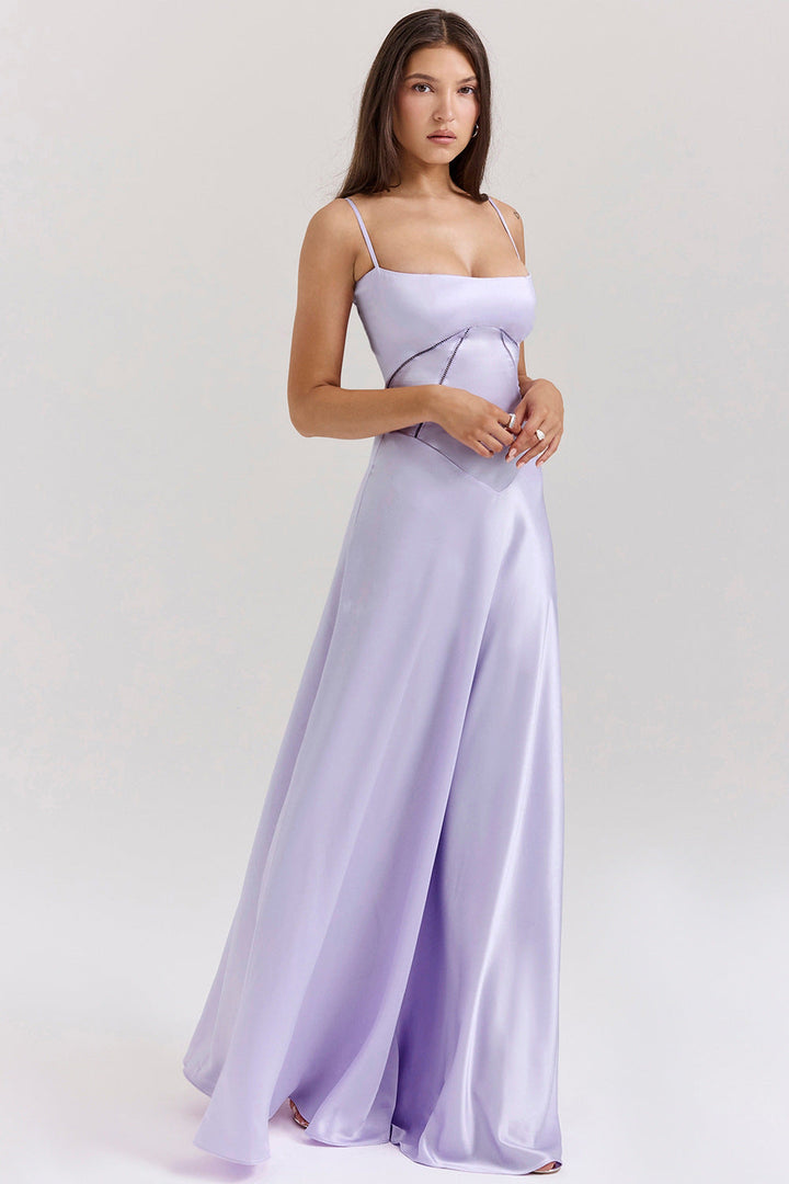 Damen Elegantes Abendkleid mit tailliertem Schnitt und schwingendem Rock Echoarchiv