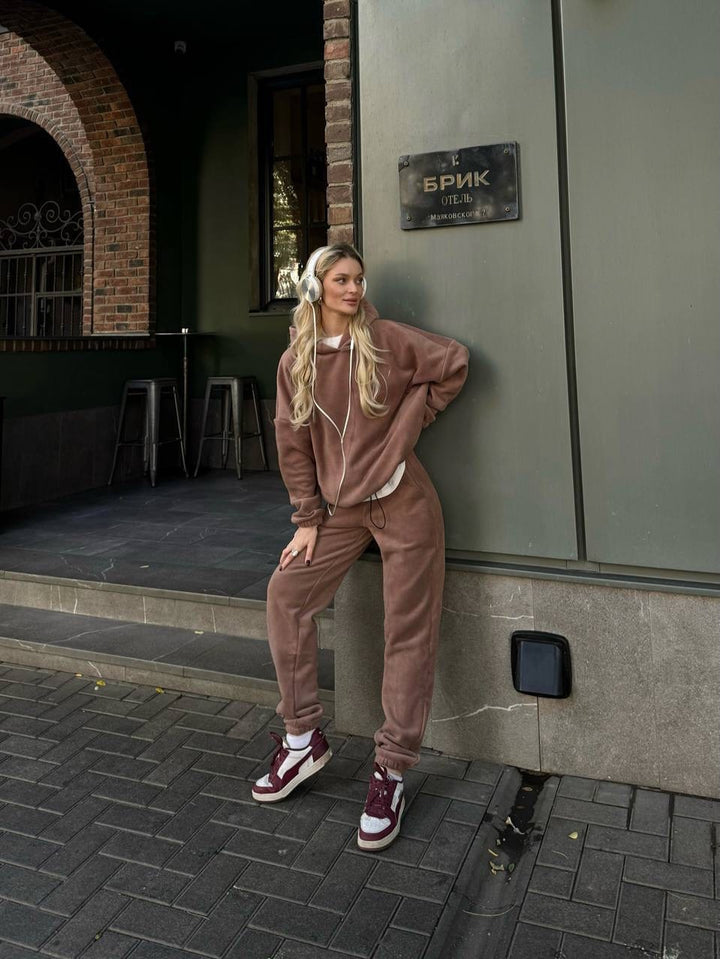 Damen kuscheliges Sweat-Set mit extralangem Kapuzenpullover, verdeckter Kängurutasche und schmal zulaufender Bündchenhose – Avérine