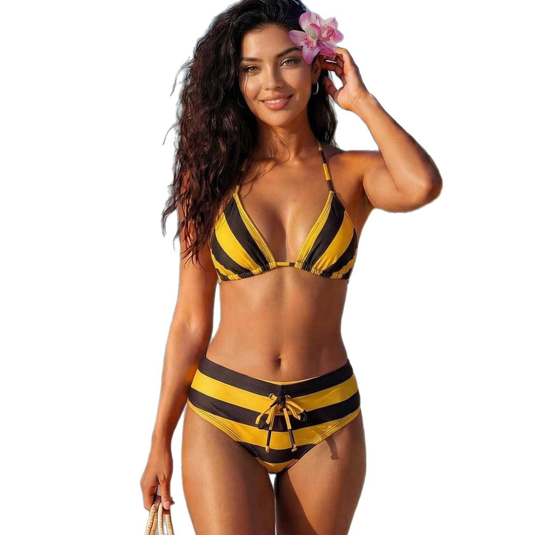 Damen Bikini mit trendigem Schnitt und verspielten Streifen Echo Archiv