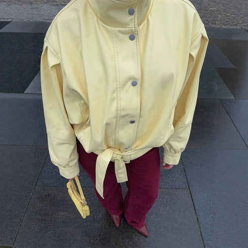 Damen Kurze taillierte Jacke mit Stehkragen, Puffärmeln und Bindegürtel Echoarchiv
