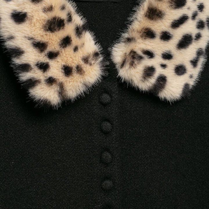 Damen Kurzarm-Feinstrickcardigan mit abnehmbarem Kunstfell-Kragen im Leopardenmuster Echoarchiv