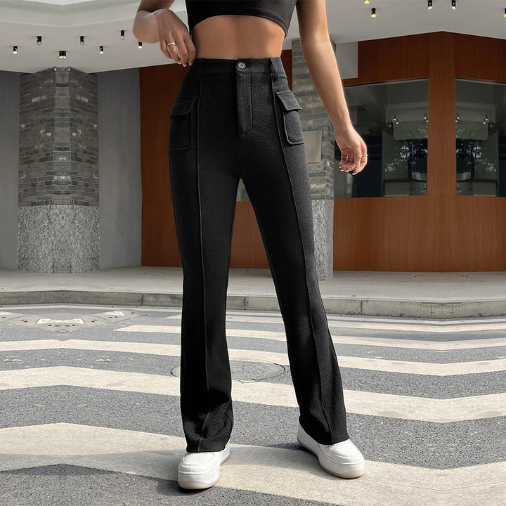 Damen hochgeschnittene Cargo-Hose mit frontnaht, ausgestelltem Bein und aufgesetzten Pattentaschen – Avélisse