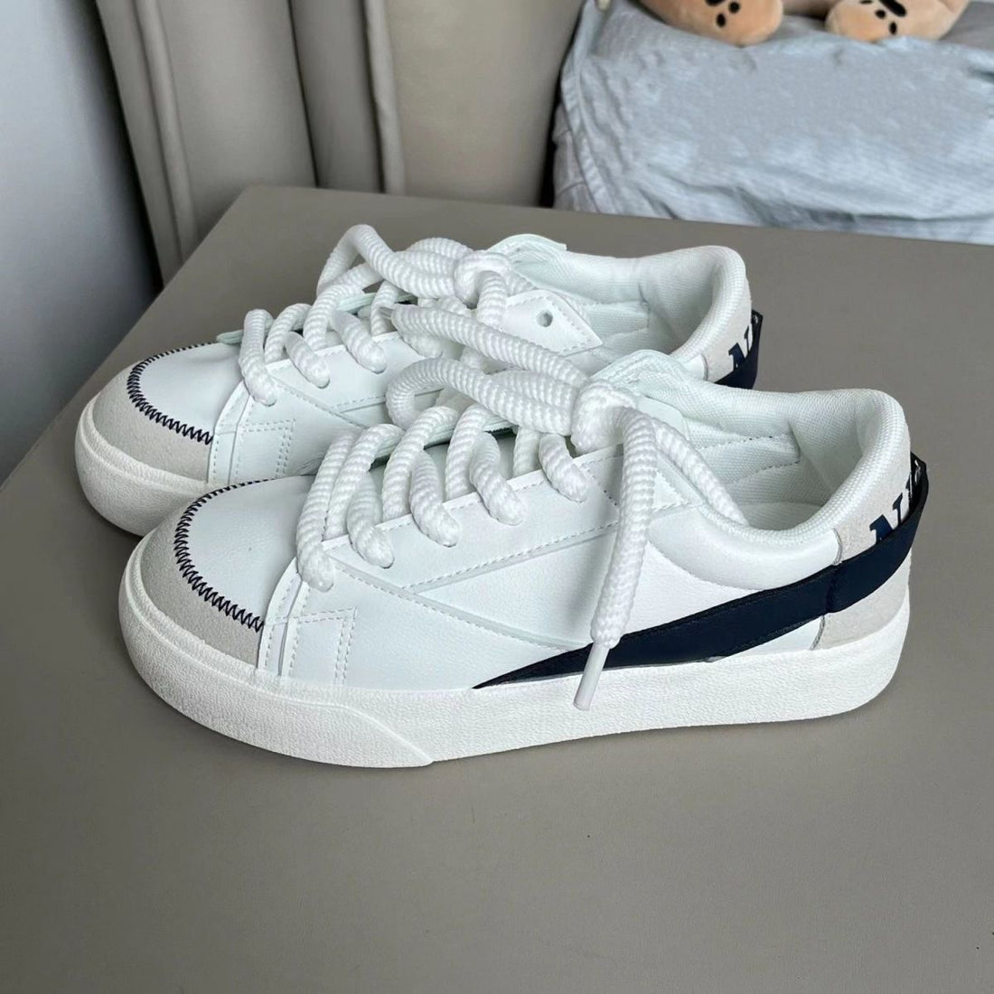 Damen Sportliche Sneaker mit robustem Obermaterial und klassischem Design – Névara