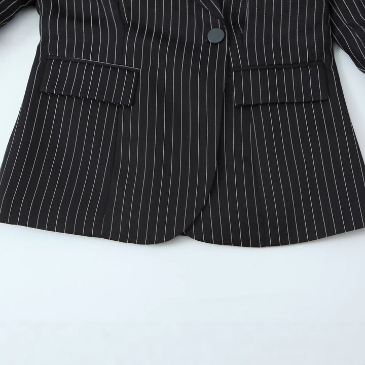 Damen Zweireihiger Oversize-Blazer mit markanten Schulterpolstern und Nadelstreifen Echo Archiv