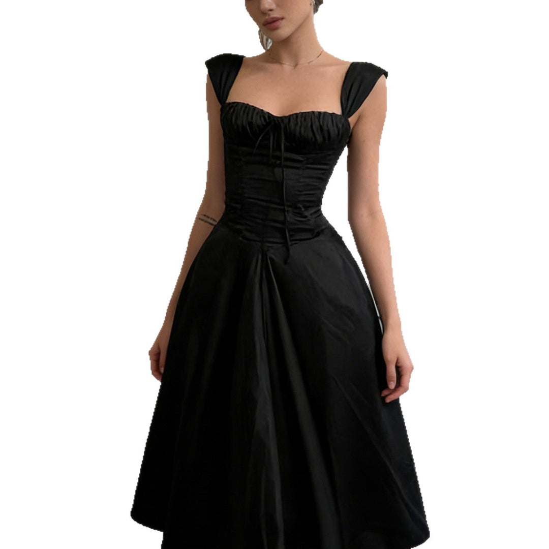 Damen Elegantes Ballkleid mit Raffungen und trägerlosem Oberteil Echo Archiv