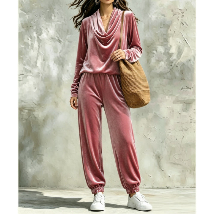 Damen Samt-Lounge-Set mit Wasserfallkragen und Jogger-Hose Echoarchiv