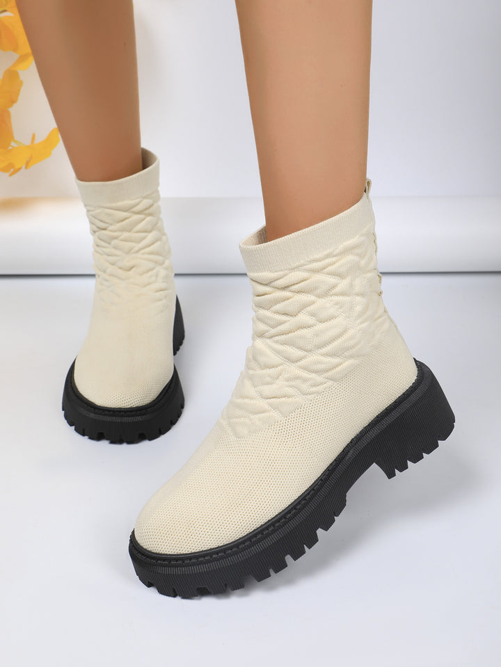 Damen Strick-Sockenboots mit geometrischer Stepp-Optik und klobiger Lug-Sohle Echoarchiv