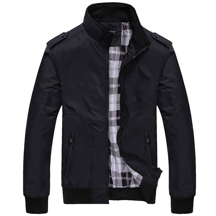 Herren Urbaner Zip‑Blouson mit Stehkragen, Reißverschlusstaschen und kariertem Innenfutter Echo Archiv