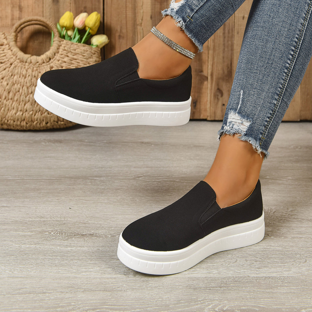 Damen Slip-On Freizeit-Sneaker mit breiter Leichtlauf-Plateausohle weichem Microvelours-Obermaterial und elastischen Seiteneinsätzen Echo Archiv