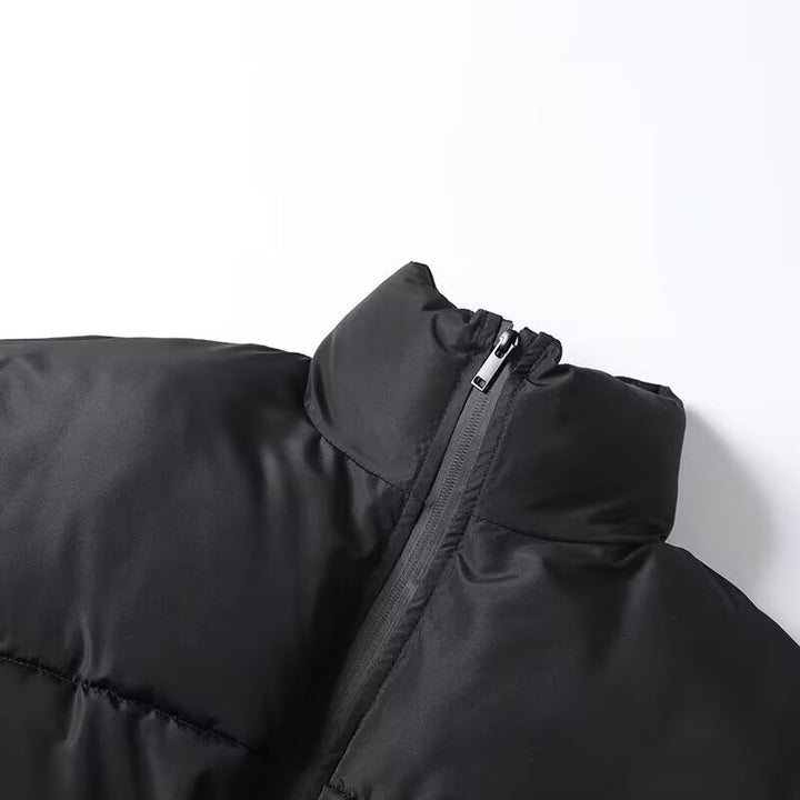 Damen Kurz geschnittene wattierte Pufferjacke im Bomberstil mit hohem Stehkragen und elastischem Bund Echo Archiv