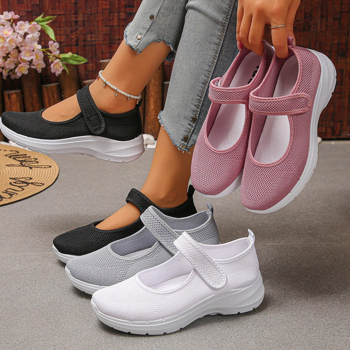 Damen Sportliche Slip-On Sneakers mit atmungsaktivem Mesh-Obermaterial und elastischen Riemen Echo Archiv