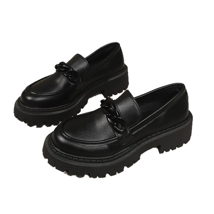 Damen Klobige Lack‑Loafer mit grober Profilsohle und Kettenverzierung Echo Archiv
