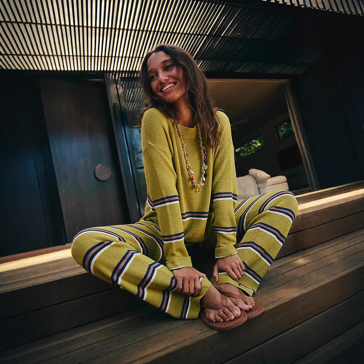 Damen gestreiftes Strick-Lounge-Set mit weichem Oversize-Pullover und weitem High-Waist-Hose – Mavelle