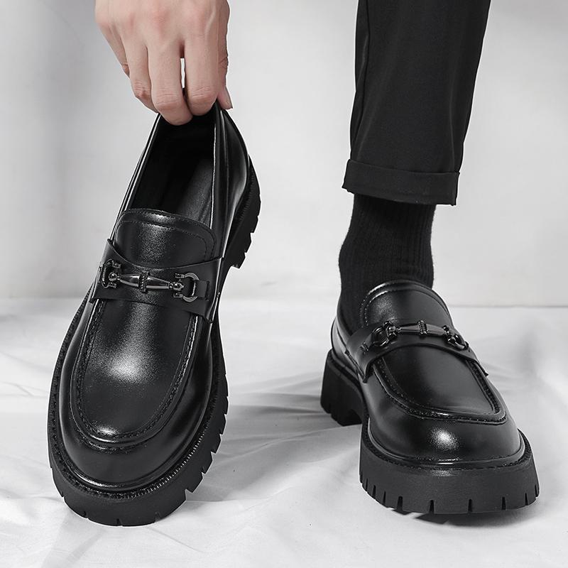 Herren Modische Loafers mit robustem Sohlenprofil und edler Schnallenverzierung Echoarchiv