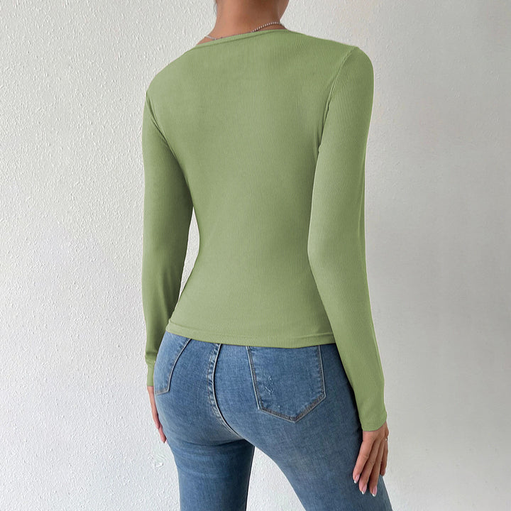 Damen geripptes Langarm-Top mit Keyhole-Detail, zierlichen Zierknöpfen und sculptender Stretch-Passform – Avérine