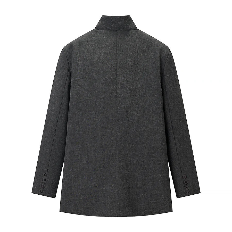 Herren kurzer Mantel mit Stehkragen asymmetrischer Knopfleiste und Pattentaschen – Montevé