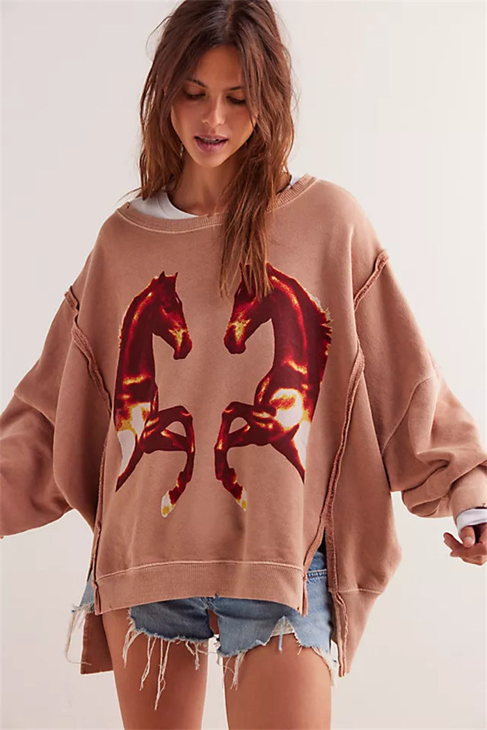 Damen oversized Sweatshirt mit Rüben-Print, ausgefransten Nahtakzenten und Daumenlochärmeln – Avérine