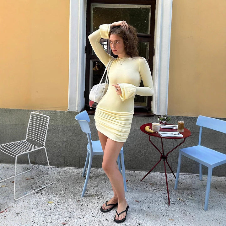 Damen Figurbetontes gerafftes Minikleid mit langen Trompetenärmeln Echoarchiv