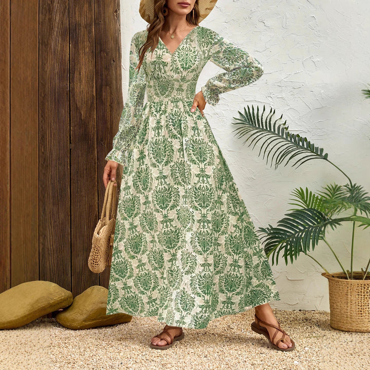 Damen Fließendes Maxikleid mit geraffter Smock-Taille, Trompetenärmeln und ornamentalem Druck – Valéora