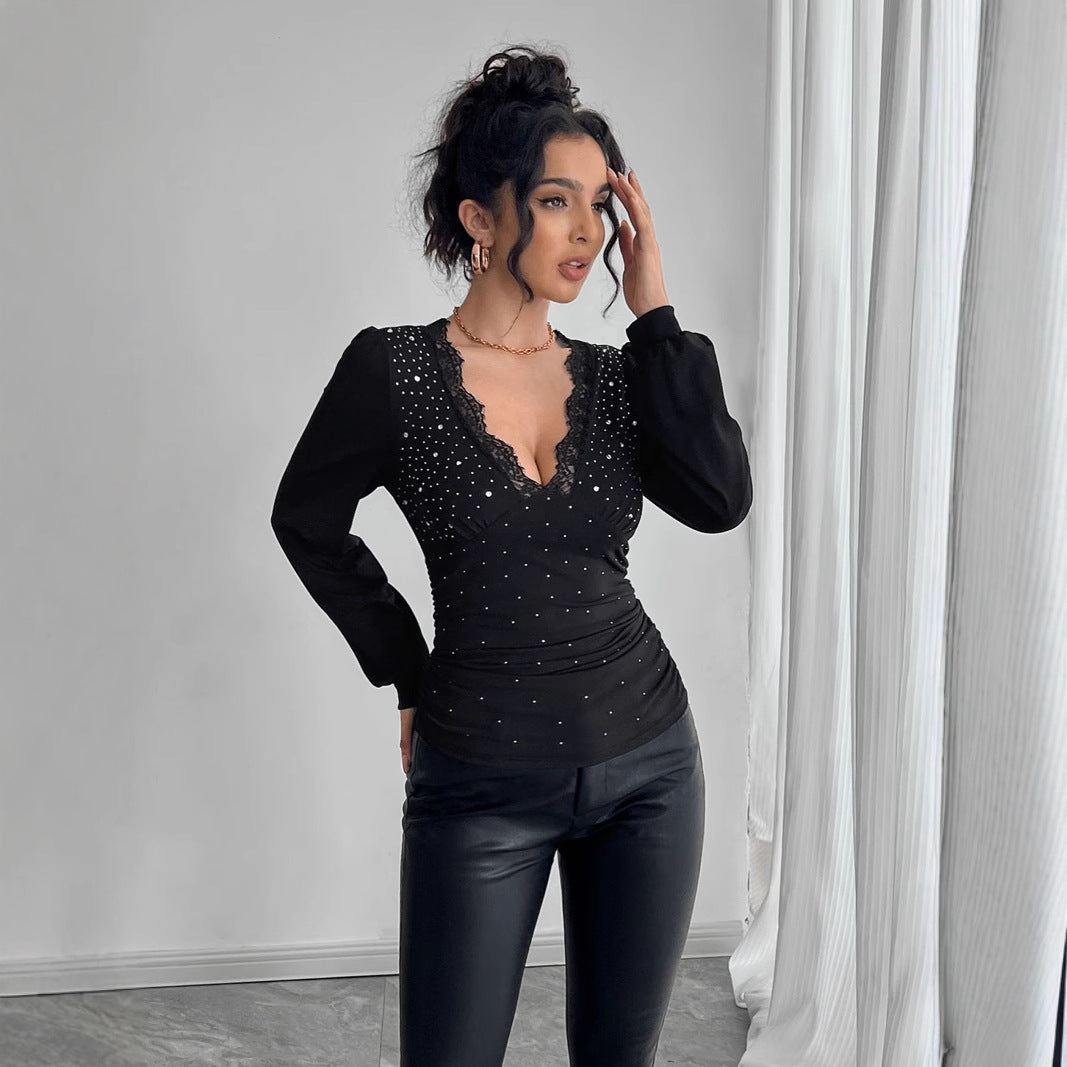 Damen nan tailliertes Langarm-Shirt mit tiefem Spitzen-Dekolleté, Raffung und Kristallbesatz Echo Archiv