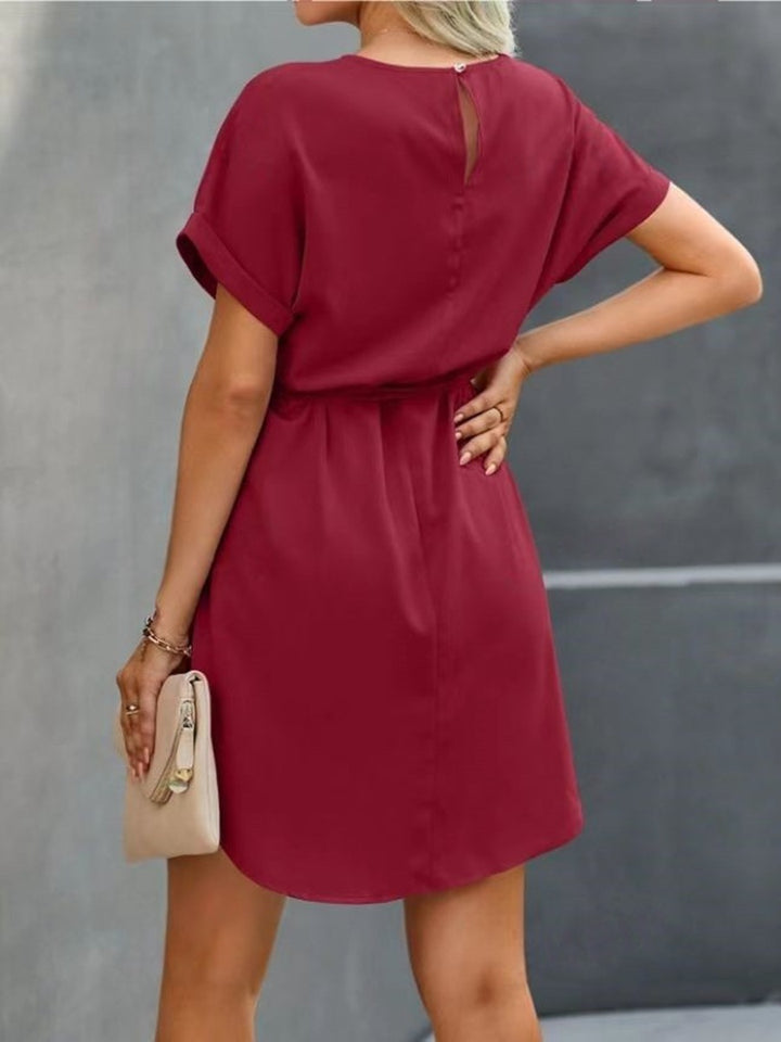 Damen Kurzarm Kleid mit Taillengürtel und lässigem Schnitt Echo Archiv