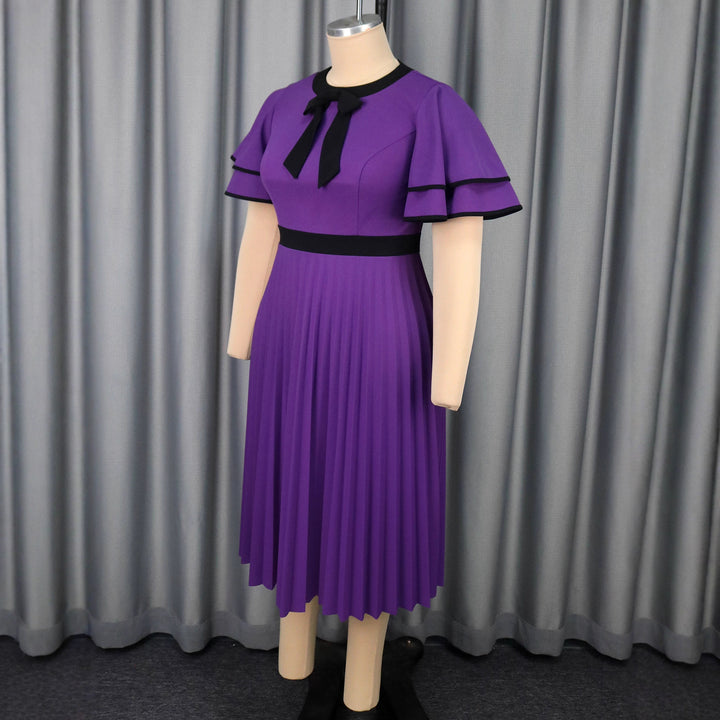 Damen plissiertes Midikleid mit eleganten Rüschendetails Echo Archiv