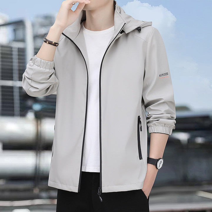 Herren leichte Softshell-Kapuzenjacke mit winddichter Membran, Reißverschluss‑Taschen und elastischen Bündchen Echoarchiv