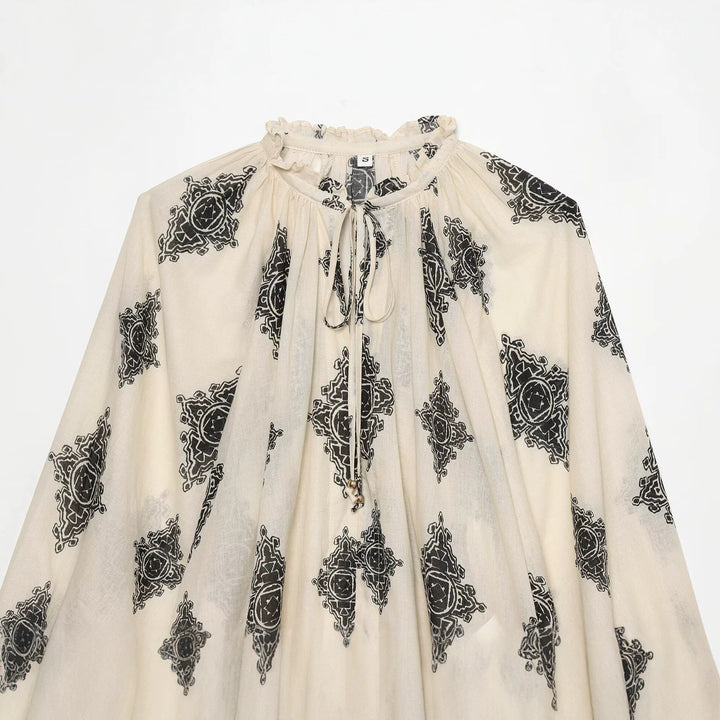 Damen Weite Boho-Bluse mit Rüschkragen, Tunnelzug und Ballonärmeln Echo Archiv