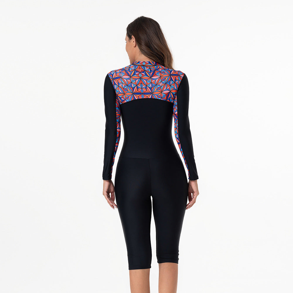 Damen Sportlicher Langarm-Neoprenanzug mit lebhaftem Blumenmuster Echo Archiv