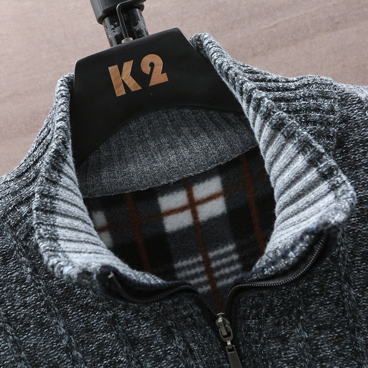 Herren Strickpullover mit Stehkragen und halbem Reißverschluss Echoarchiv