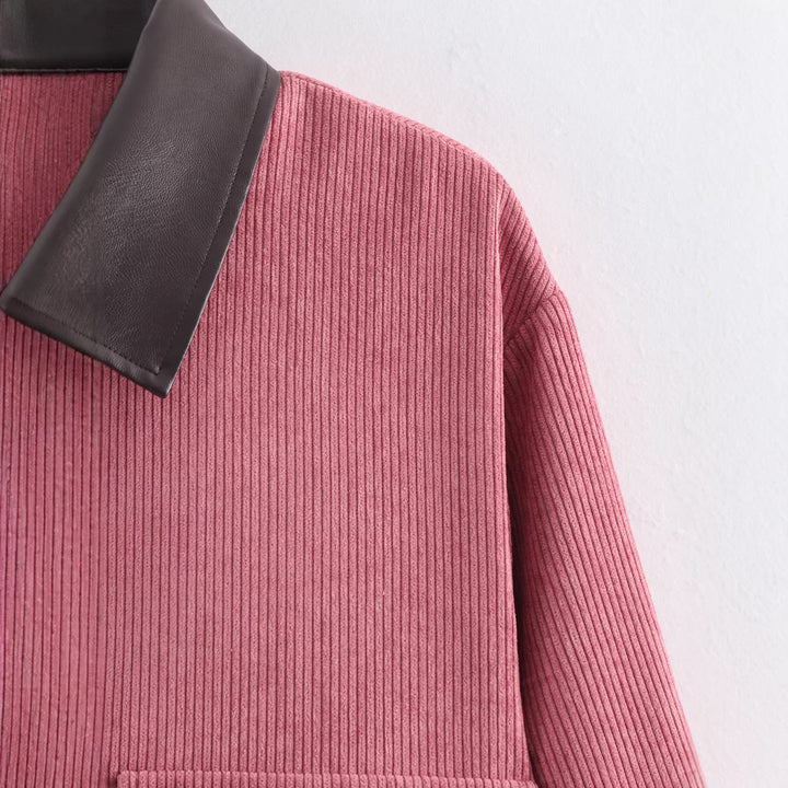 Damen Kurze Cordjacke mit Reißverschluss, großen Pattentaschen und Kunstlederkragen Echoarchiv