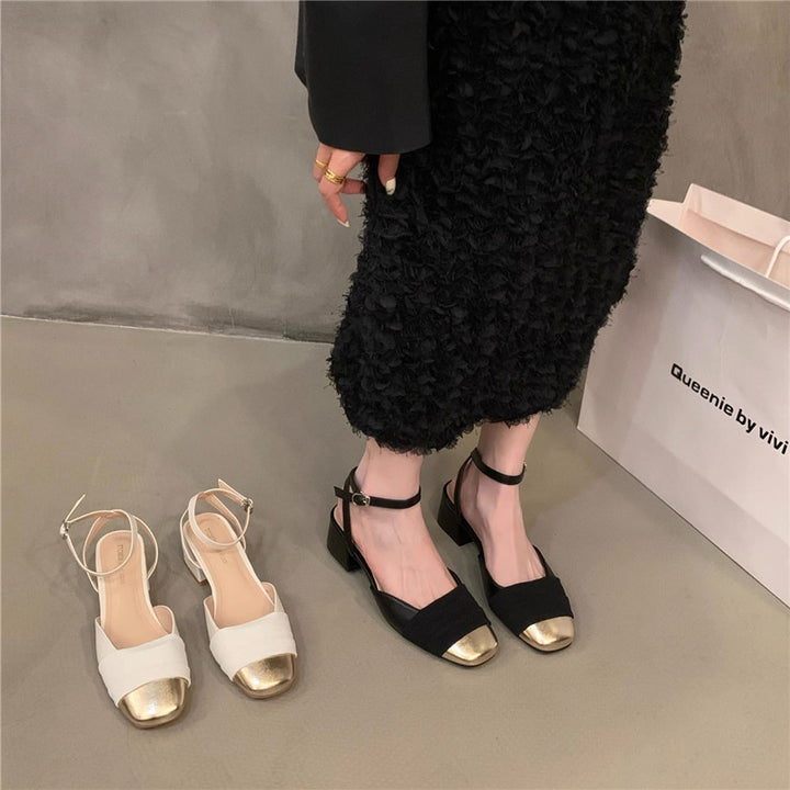 Damen nan elegante Sandalette mit niedrigem Blockabsatz, metallischer Kappenspitze und verstellbarem Knöchelriemen Echo Archiv