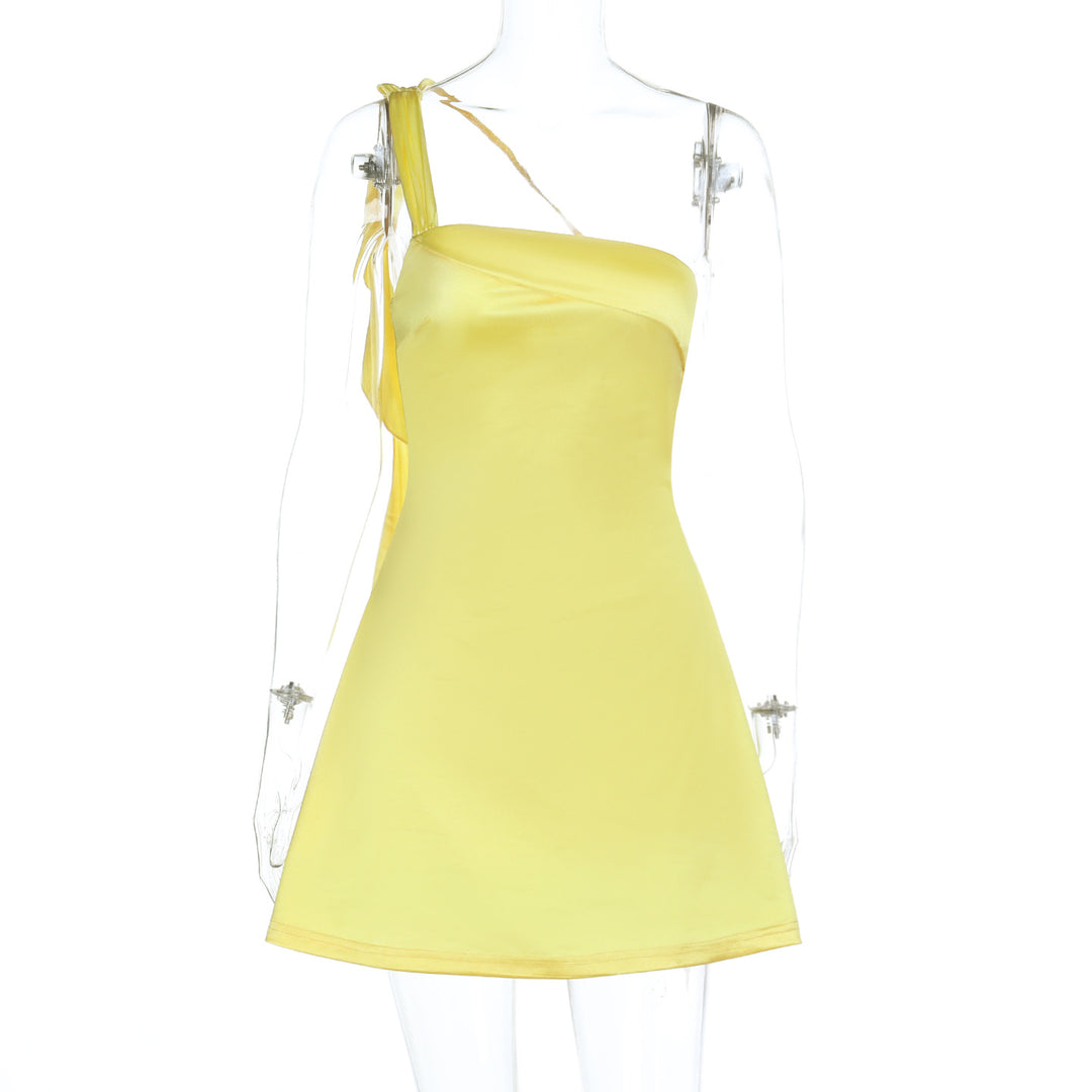 Damen satinierte schulterfreies Minikleid mit verspieltem Design und asymmetrischem Schnitt Echo Archiv