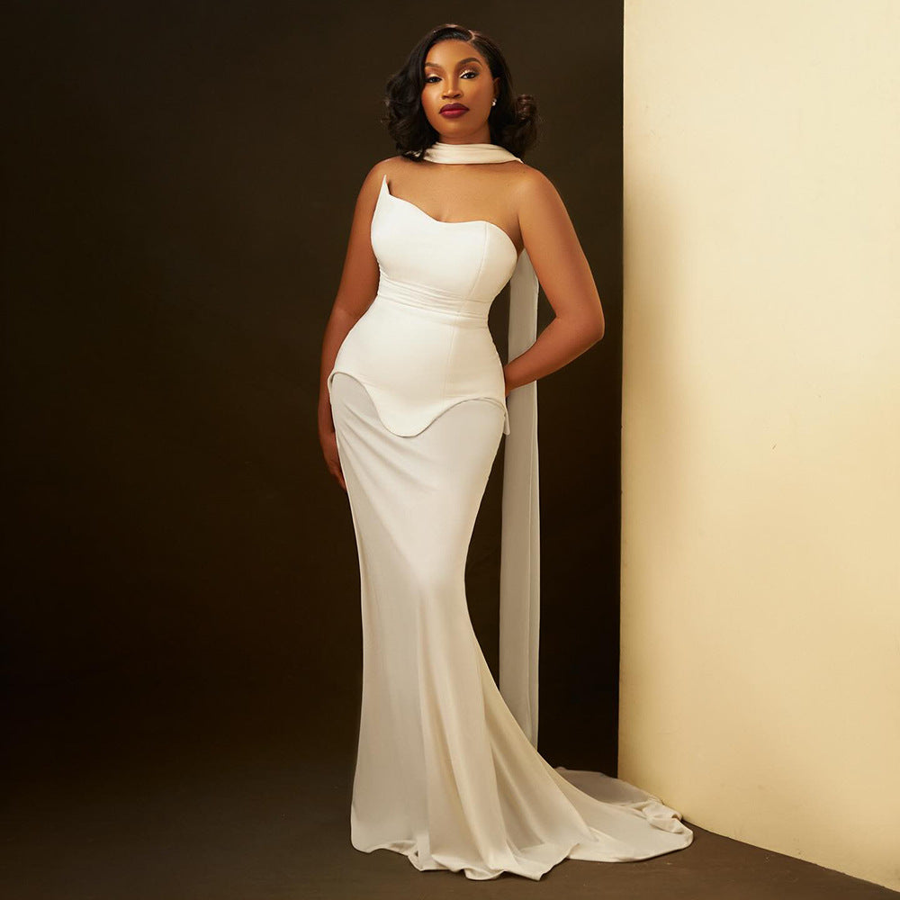 Damen Maxikleid mit asymmetrischem Ausschnitt und figurbetontem Schnitt Echo Archiv
