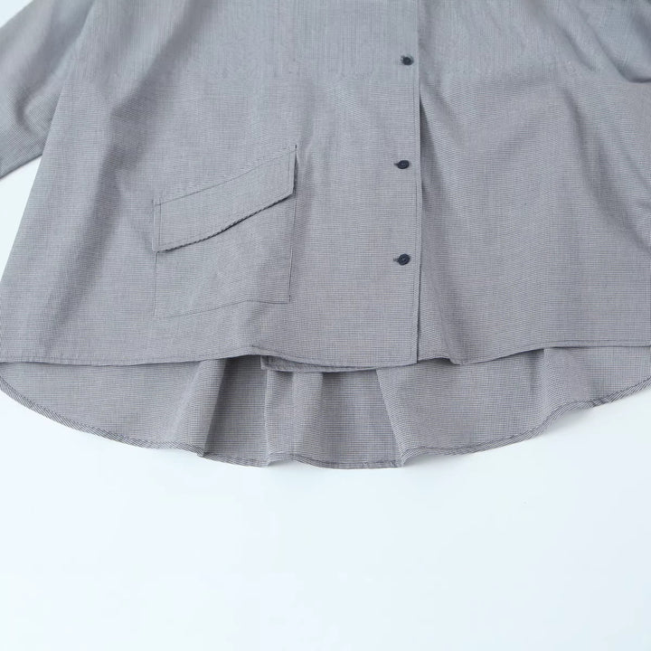 Damen Oversize-Bluse mit hohem Schalkragen und asymmetrischer Knopfleiste Echoarchiv