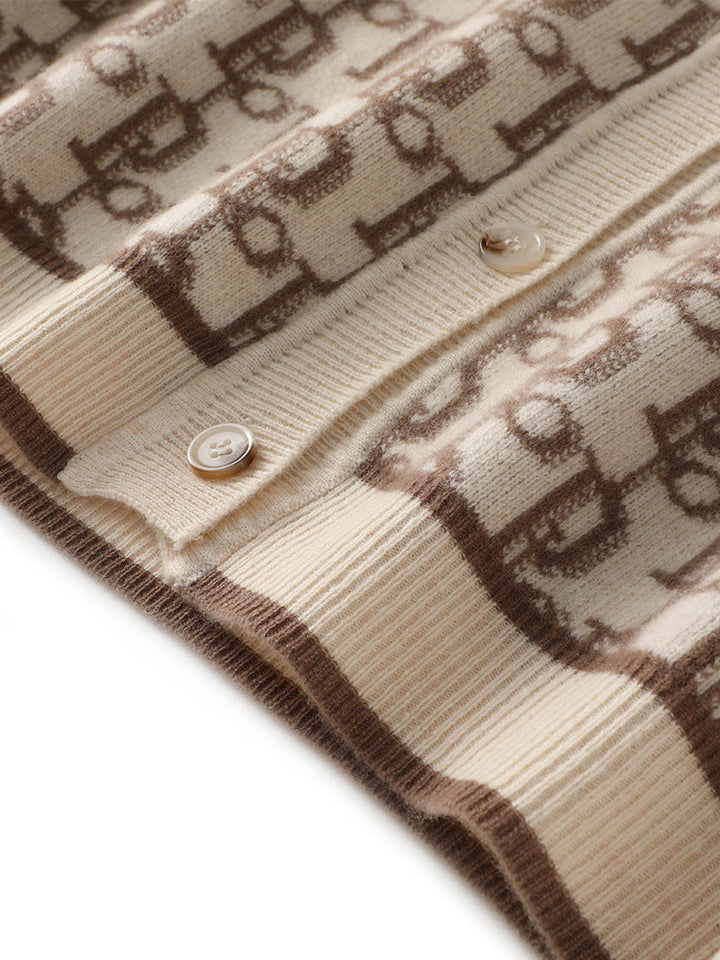 Damen Gemusterter Jacquard-Strickcardigan mit V-Ausschnitt und Perlmuttknöpfen Echoarchiv