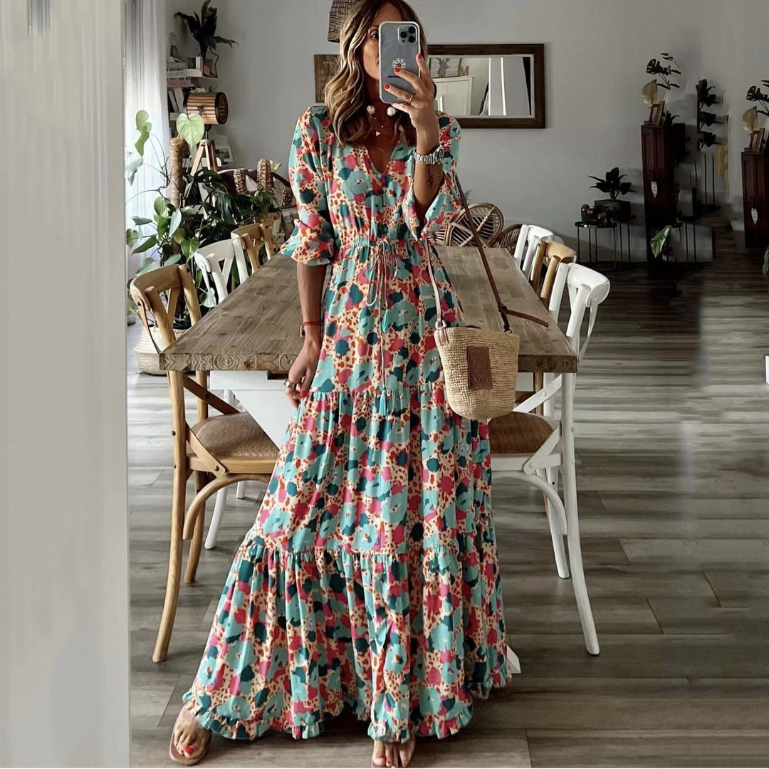 Damen Maxikleid mit Blumenprint, V‑Ausschnitt, Stufenvolant und Tunnelzugtaillen – Valéora
