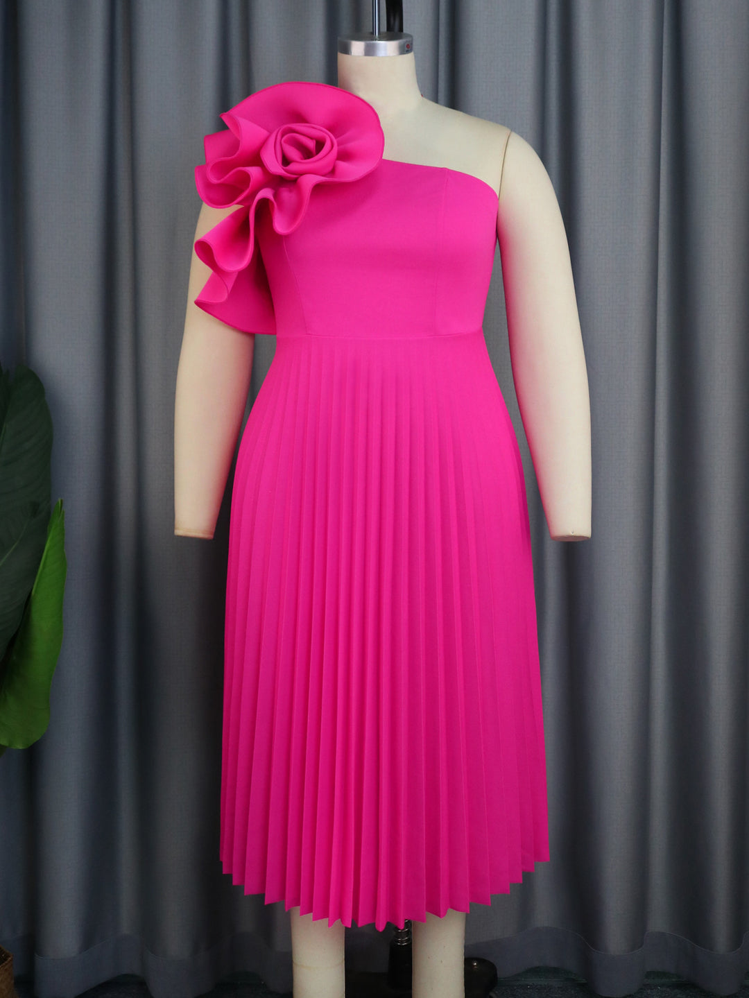 Damen elegantes Cocktailkleid mit voluminöser Blütenapplikation Echo Archiv