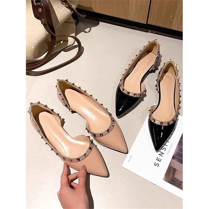 Damen Spitz zulaufende Lackballerinas mit Nietenrand und ergonomischem Komfortfußbett – Lioré
