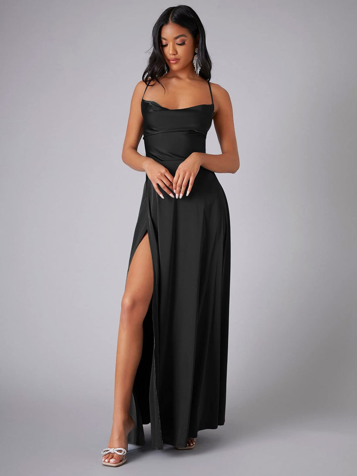 Elegantes Maxikleid für Damen mit fließenden und verführerischen Spaghettiträgern – Echo Archiv