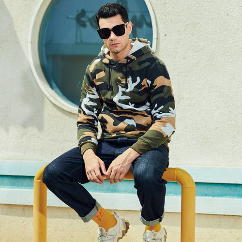 Herren kuscheliger Kapuzenpullover mit modischem Camouflage-Muster Echoarchiv