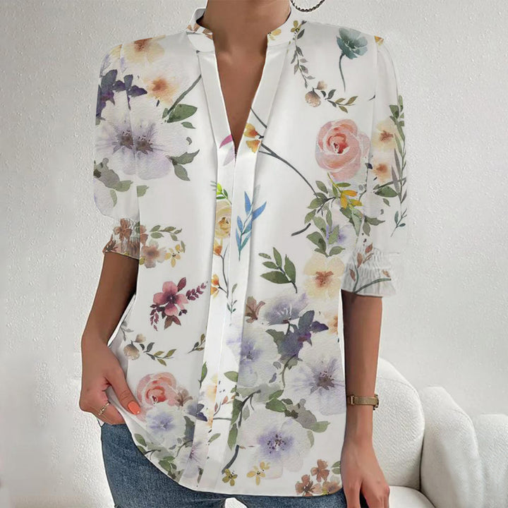 Damen Blumenprint Tunika-Bluse mit Stehkragen, geschlitzter V‑Blende und gerafften 3/4-Ärmeln – Élovi