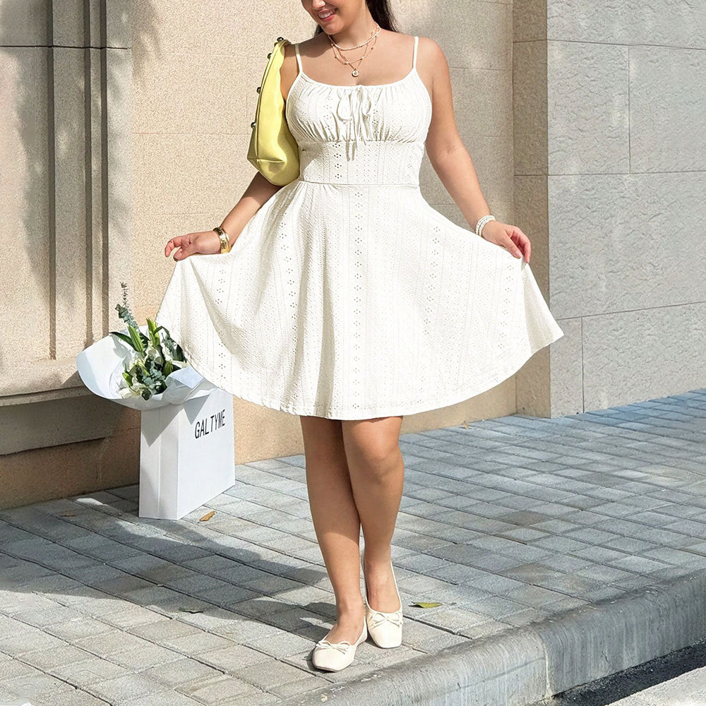Damen Sommerliches Blütenmuster-Kleid mit Taillenband und Spitzenelementen Echo Archiv