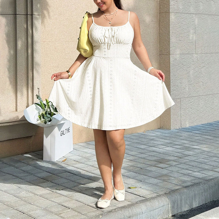 Damen Sommerliches Blütenmuster-Kleid mit Taillenband und Spitzenelementen Echo Archiv
