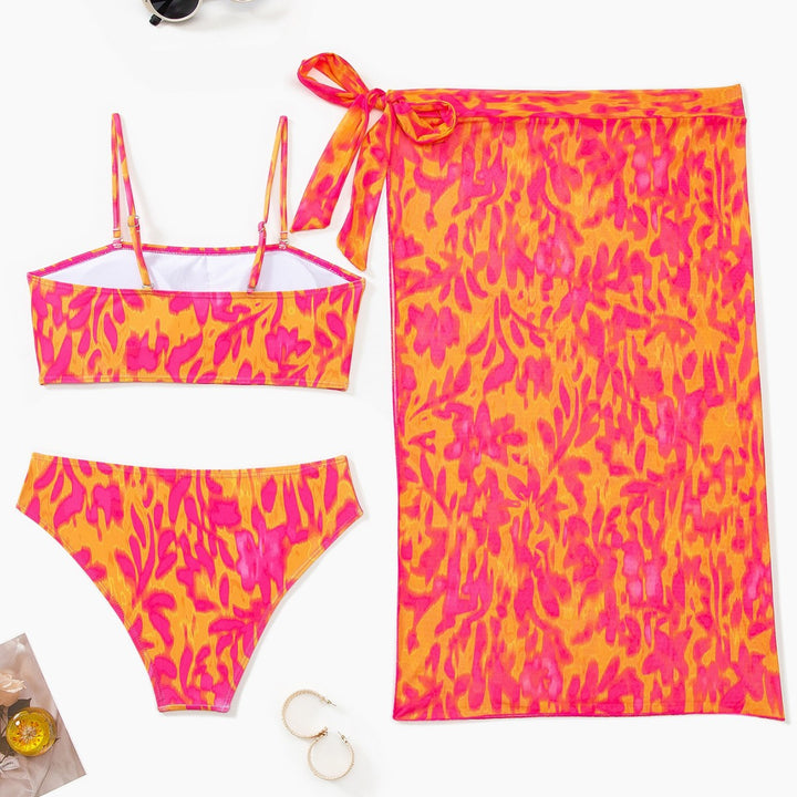 Damen Bikini-Set mit modischem Bandeau-Oberteil und hoch geschnittenen Bottoms Echo Archiv