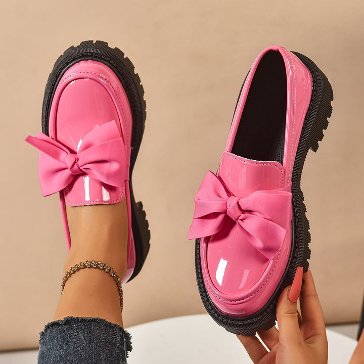 Damen Lack-Loafer mit markanter Profilsohle und Zierschleife Echoarchiv
