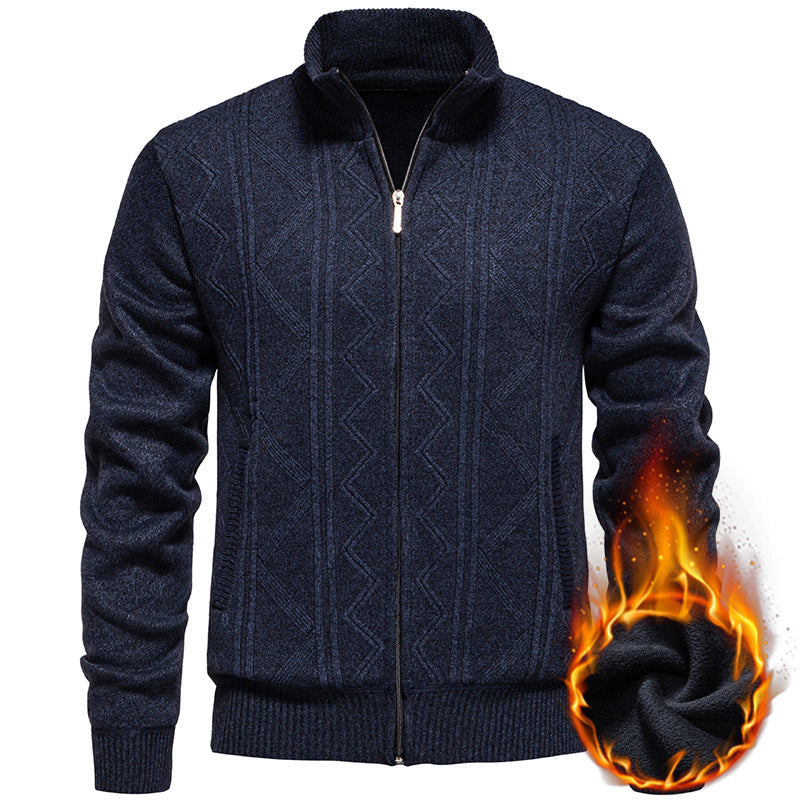 Herren Strickjacke mit Zopfmuster und hohem Stehkragen Echoarchiv