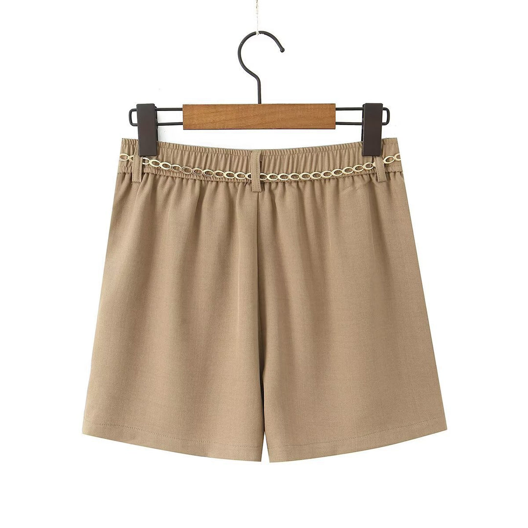Damen elegante Shorts mit dekorativer Kette und feinen Falten Echo Archiv